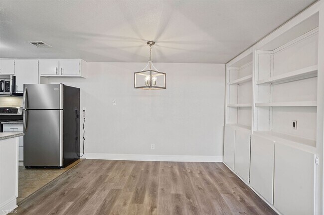 Building Photo - 2 br, 1 bath Duplex - 3022 Olive Glen Court 1