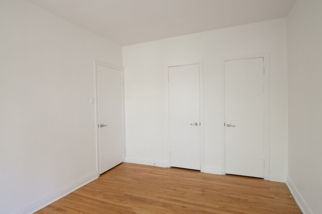 Building Photo - 10 Av. Rosemount