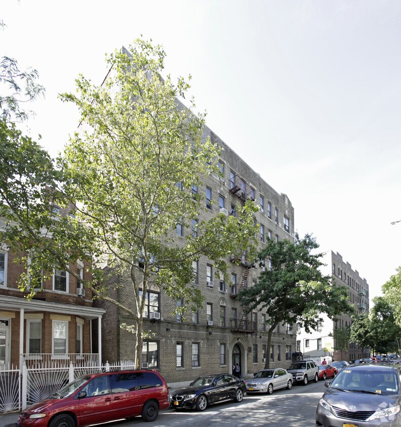 Building Photo - 3050 Perry Ave