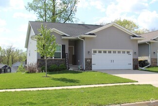 Building Photo - 2033 Mackinaw Dr