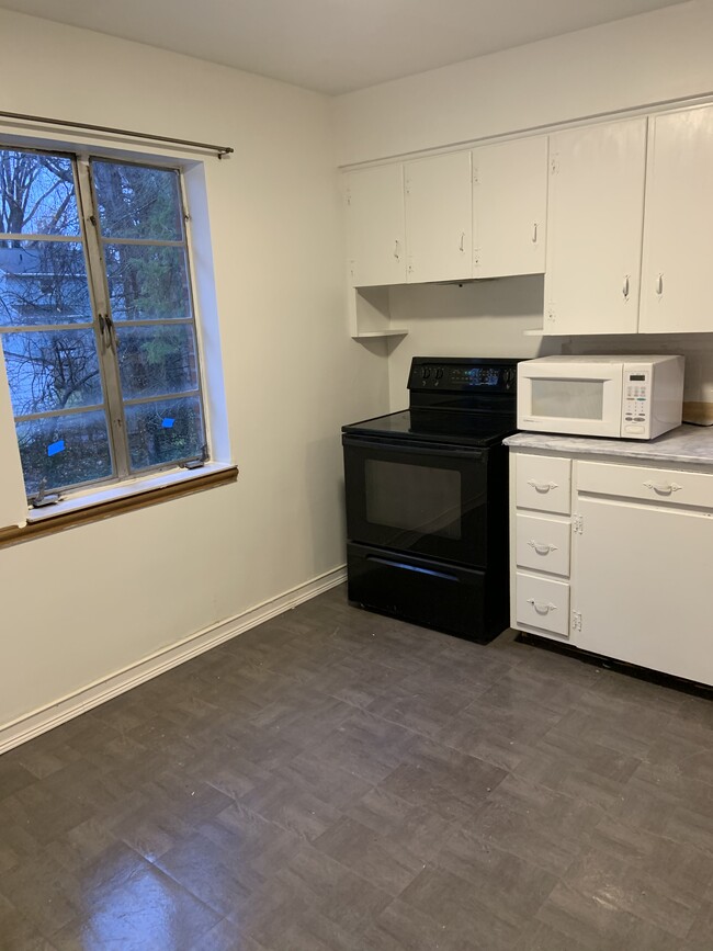 Building Photo - 1789 Tanglewood Dr