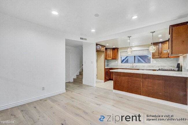 Building Photo - 2 br, 2 bath Townhome - 3415 Artesia Blvd,...