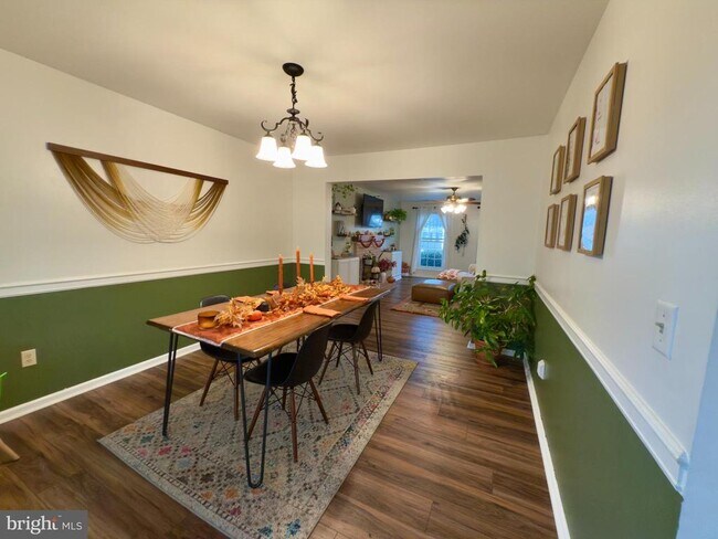 Foto del edificio - 211 Eagle View Ln