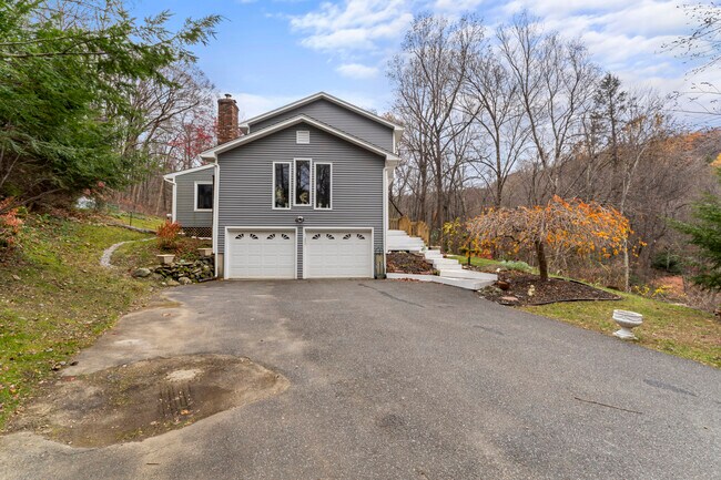 Building Photo - 8 Glenview Dr