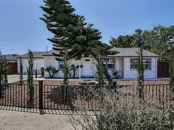 Foto principal - 399 N Sunnyvale Ave