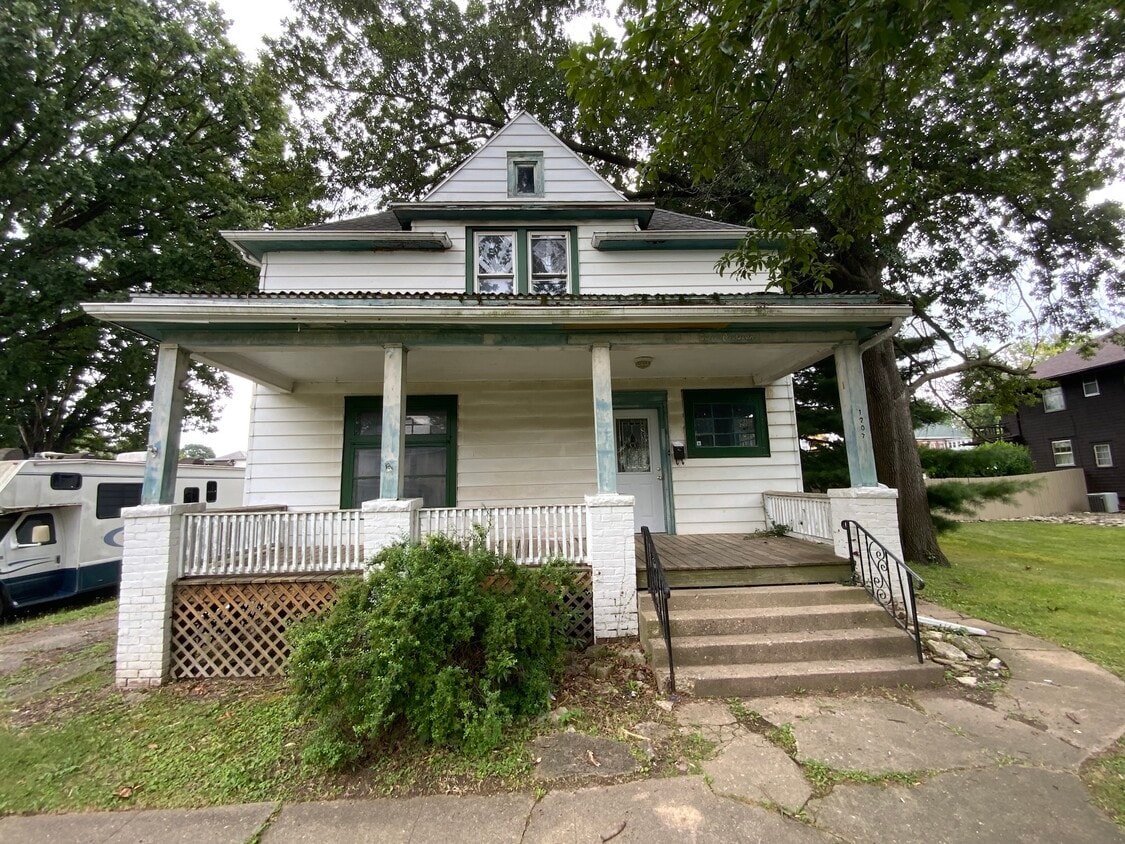Primary Photo - 1207 N Walnut St