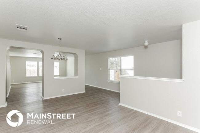 Building Photo - 121 Angus Way