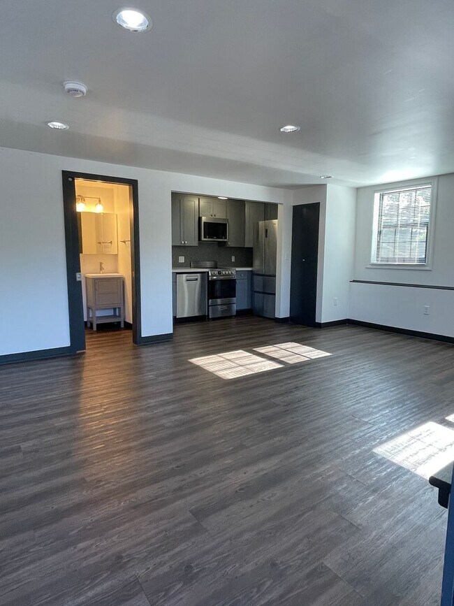 Foto del edificio - 2110 NE 65th St