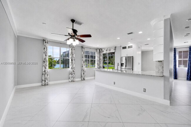 Foto del edificio - 963 Falling Water Rd