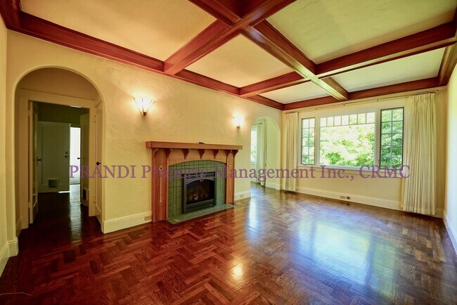 Building Photo - Charming 4 Bedroom Home with Granite Count...