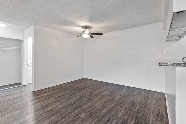 Foto del edificio - Updated 2 Bedroom Apartment!