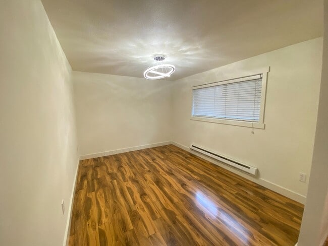 Foto del edificio - Fantastic location for this spacious 2 lev...