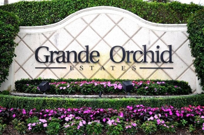 Building Photo - 6711 Royal Orchid Cir