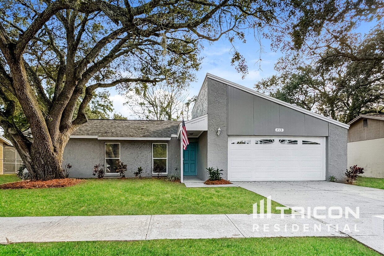 Foto principal - 713 Regent Circle South Brandon FL