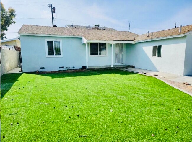 Foto del edificio - 7949 Clearfield Ave