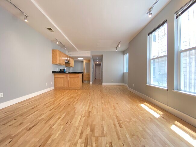 Building Photo - 1556 Howard St