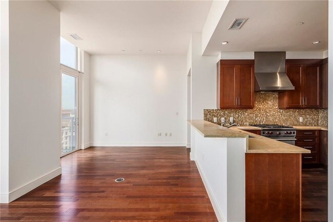 Building Photo - 98 San Jacinto Blvd