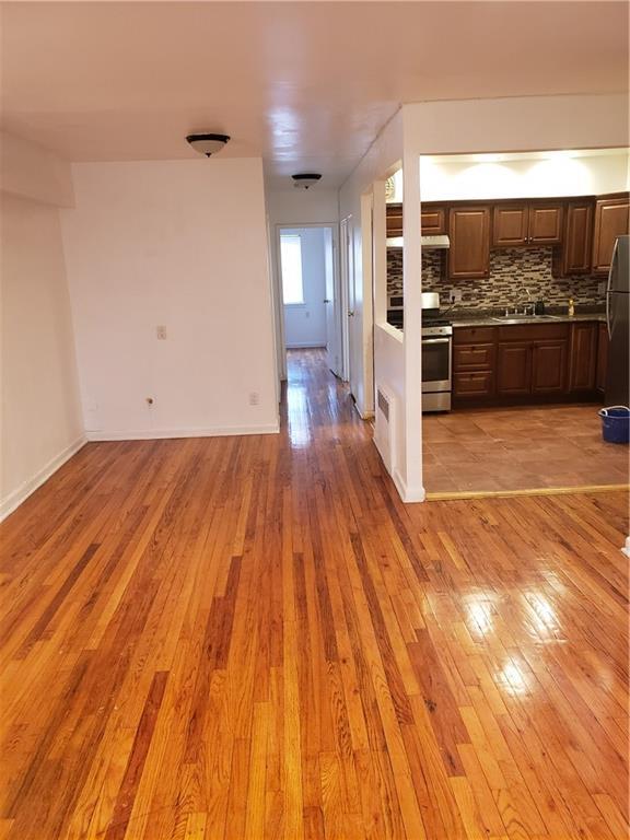 Foto del edificio - 1588 Remsen Ave