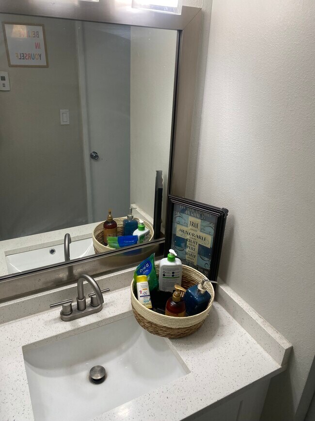 Foto del edificio - 1330 W Broadway Rd