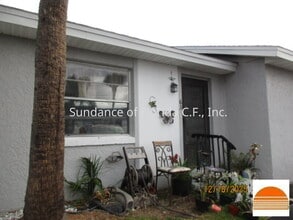 Building Photo - 63 Lake Villa Way