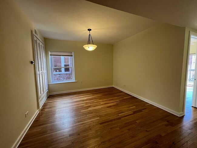 Foto del edificio - 841 W Lawrence Ave