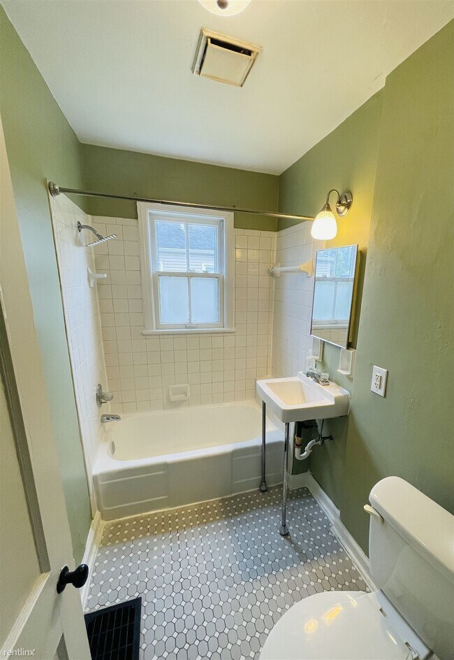 Building Photo - 1 br, 1 bath House - 4616 East 16th Street