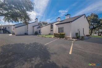 Building Photo - 1135 Parkview Dr