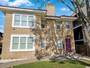Building Photo - 3254 S University Dr