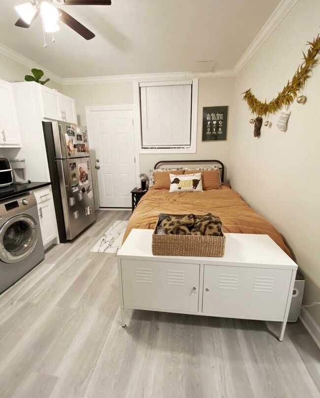 Building Photo - 726 W Roscoe St