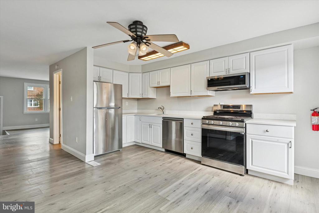 Primary Photo - 334 MARY St