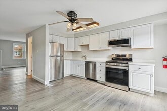 Building Photo - 334 Mary St