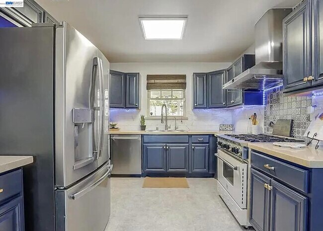 Foto del edificio - 632 Shaddick Dr
