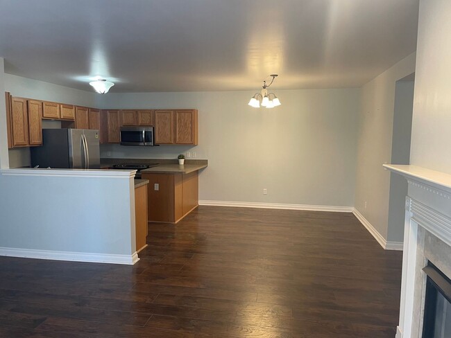 Building Photo - 2 bedrooms and 2.5 baths Condo, garage