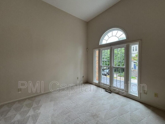 Building Photo - 2050 Westchester Dr