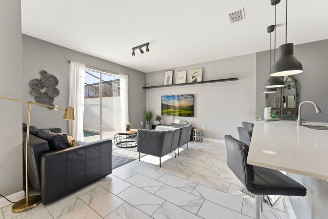 Building Photo - 8924 Stinger Dr