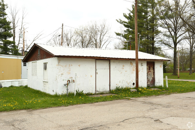 Building Photo - Pine Forest Home Park