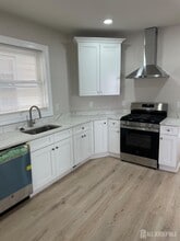 Building Photo - 326 2nd St