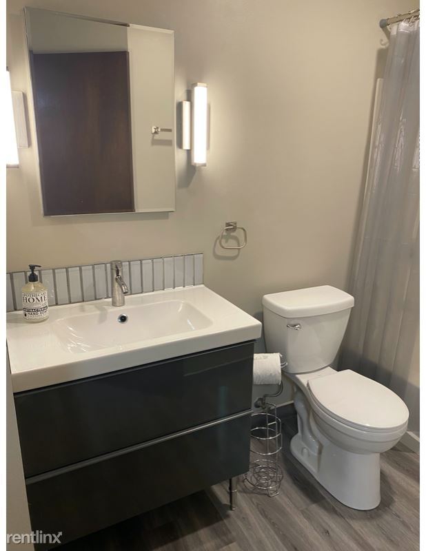 Building Photo - 1 br, 1 bath Condo - 1304 West Medicine La...