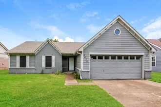 Building Photo - 2432 Country Trail Dr