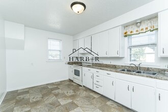 Building Photo - 315 5th Ave NW