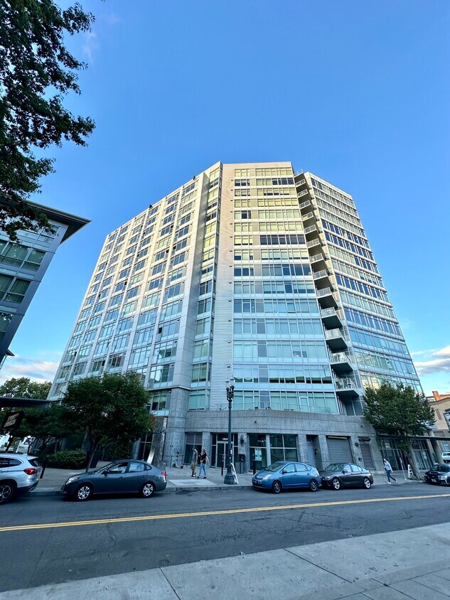 Foto principal - 1926 W Burnside St