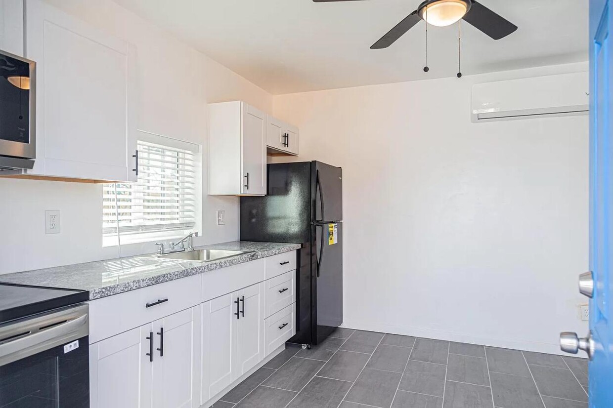 Foto principal - 513-2 W 41st St