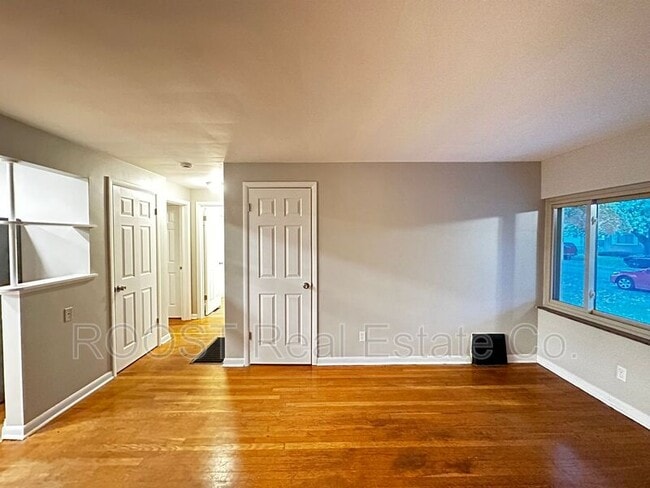 Building Photo - 1547 Garling Ave