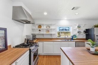 Building Photo - 180 Grove Rd