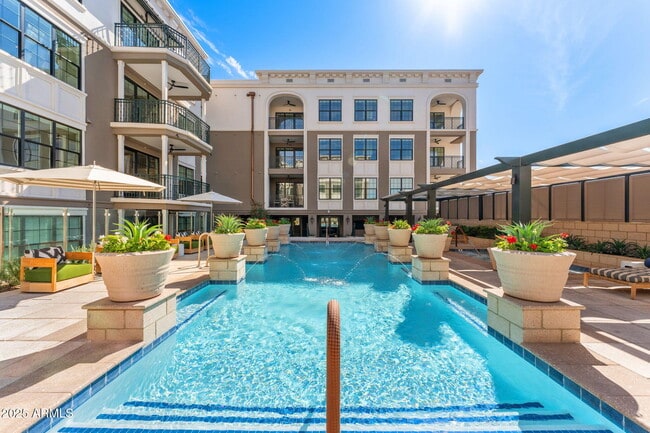 Foto del edificio - 4240 E Camelback Rd
