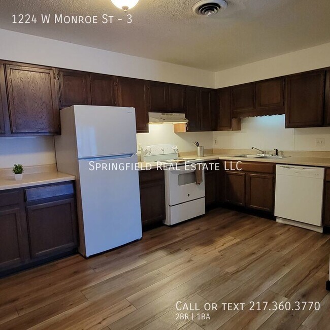 Building Photo - Rent this 'Roomie Delight' 2 Bed/1 Bath Ap...