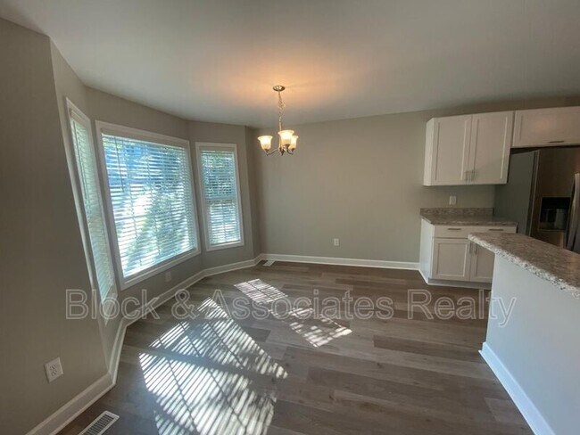 Foto del edificio - 104 Rainmist Cir