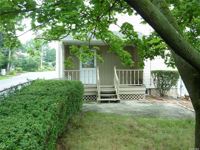 Building Photo - 121 Landing Rd
