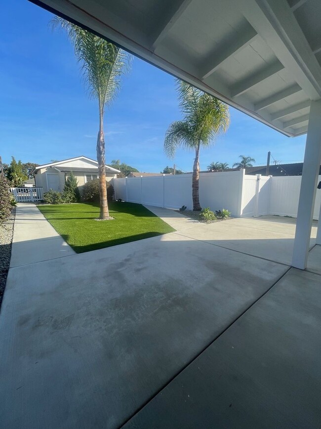 Building Photo - Beautiful Remodeled House with large yard ...