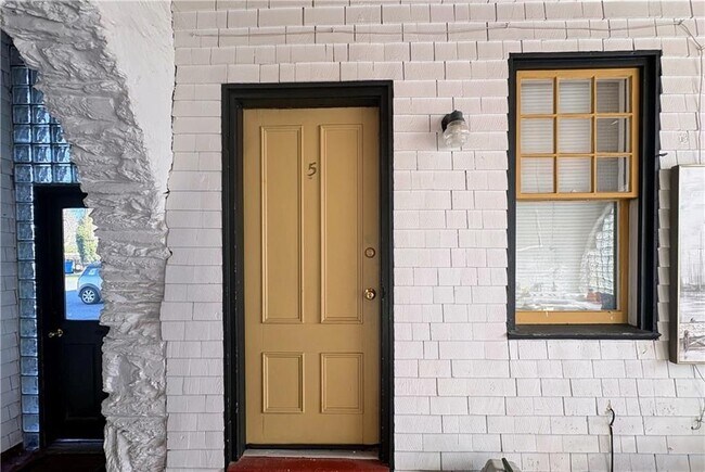 Foto del edificio - 438 Wolcott Ave